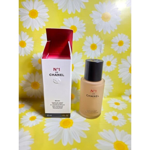 CHANEL No1 Red Camellia Revitalizing Foundation BD51  1oz New In Box - Picture 1 of 8
